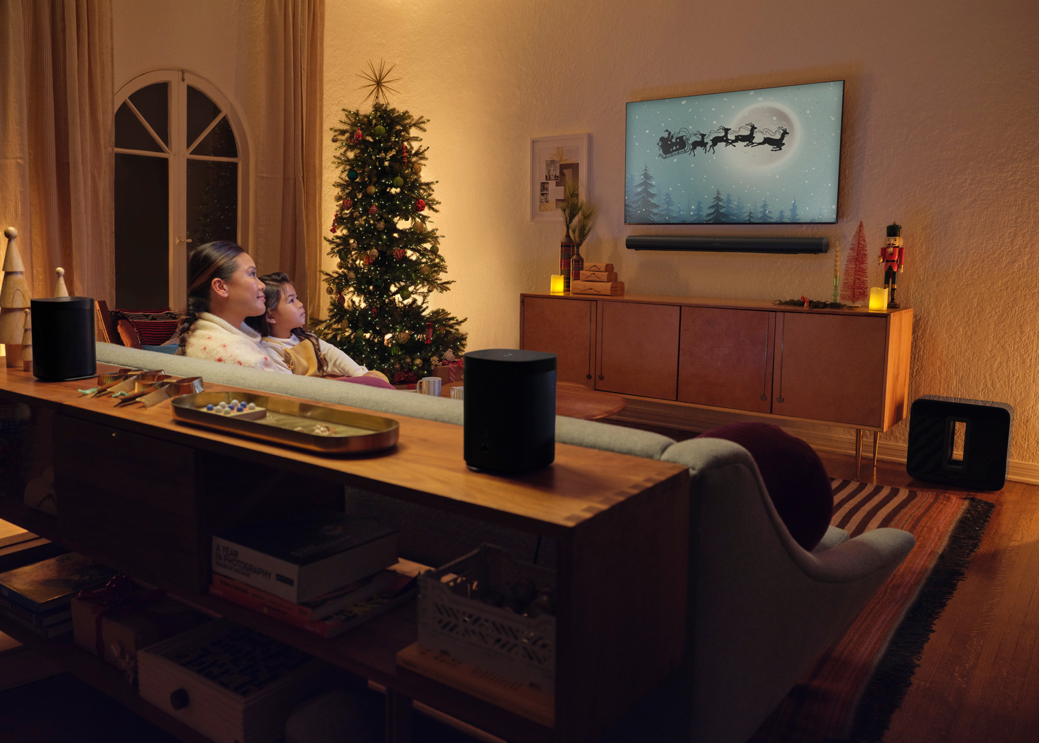 CJ_Sonos_Holiday22_LivingRoom_HolidayMovie_072122_1521_v04_HR